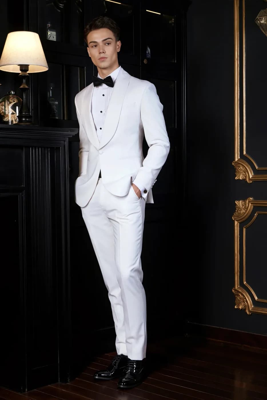 Tuxedo trắng cho đêm dạ tiệc