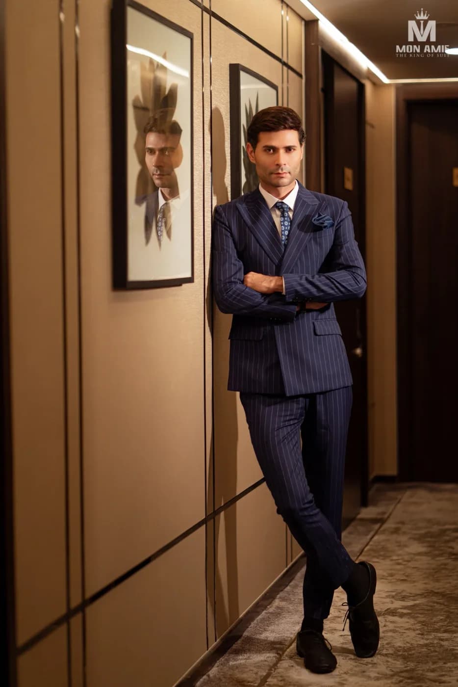 Suit sọc chìm lịch lãm
