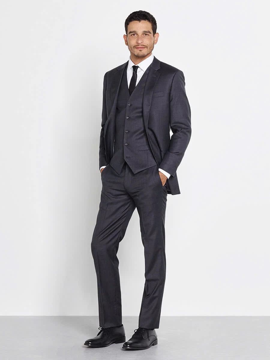 Suit xám than ba mảnh có gilê, màu vest nam sang trọng cho quý ông lớn tuổi
