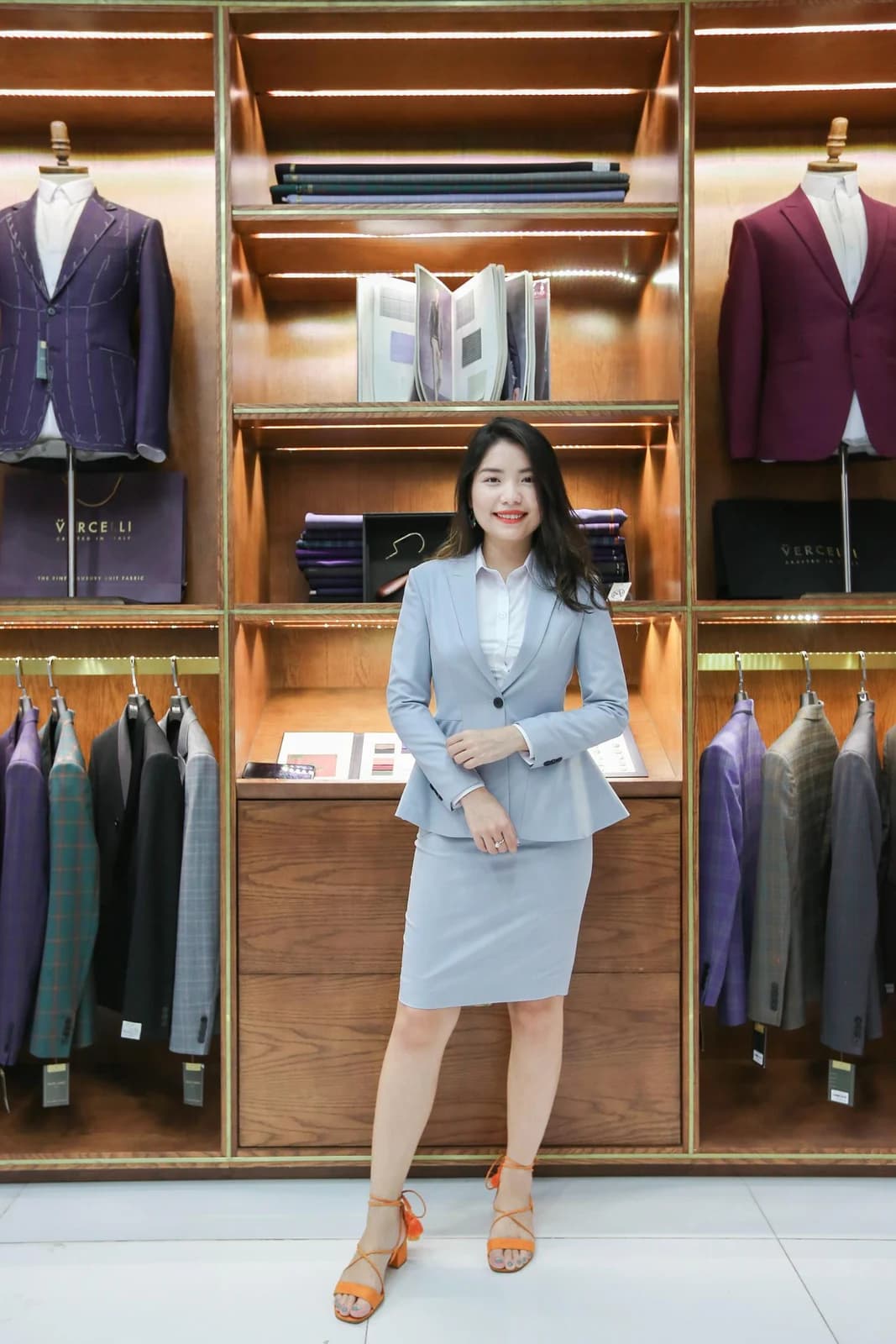 Vest nữ xanh khói nhạt kiểu peplum, mẫu vest nữ may đo gợi ý cho công sở và sự kiện
